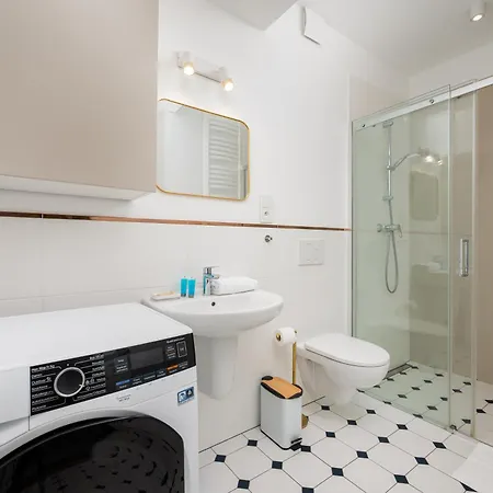 Powisle Riverside By Bookinghost