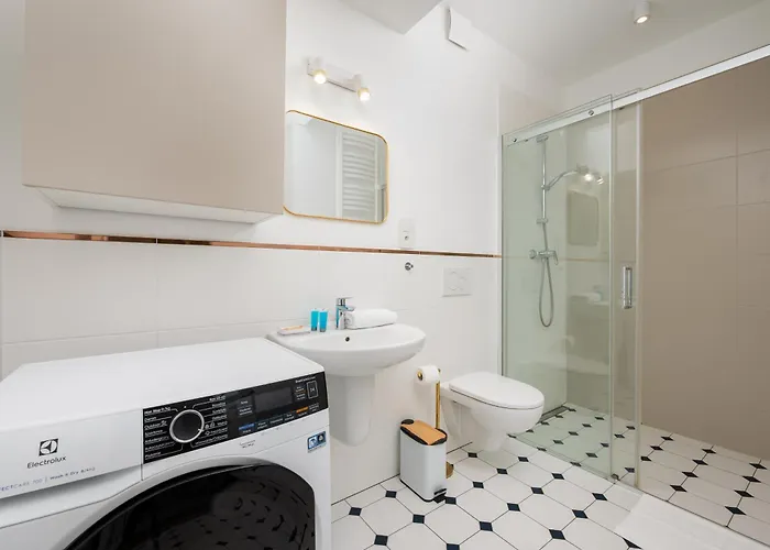 Powisle Riverside By Bookinghost