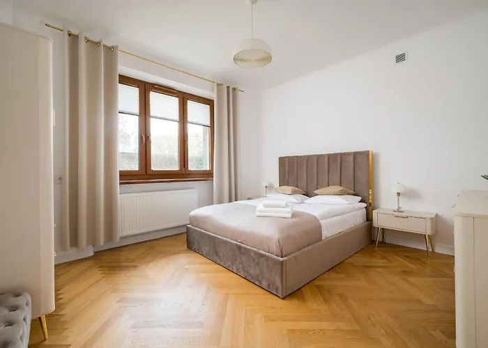 Powisle Riverside By Bookinghost * Warszawa